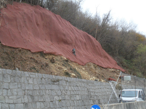 Immagine notizia Strada della Serra: avanzano i lavori per proteggere dalla caduta massi